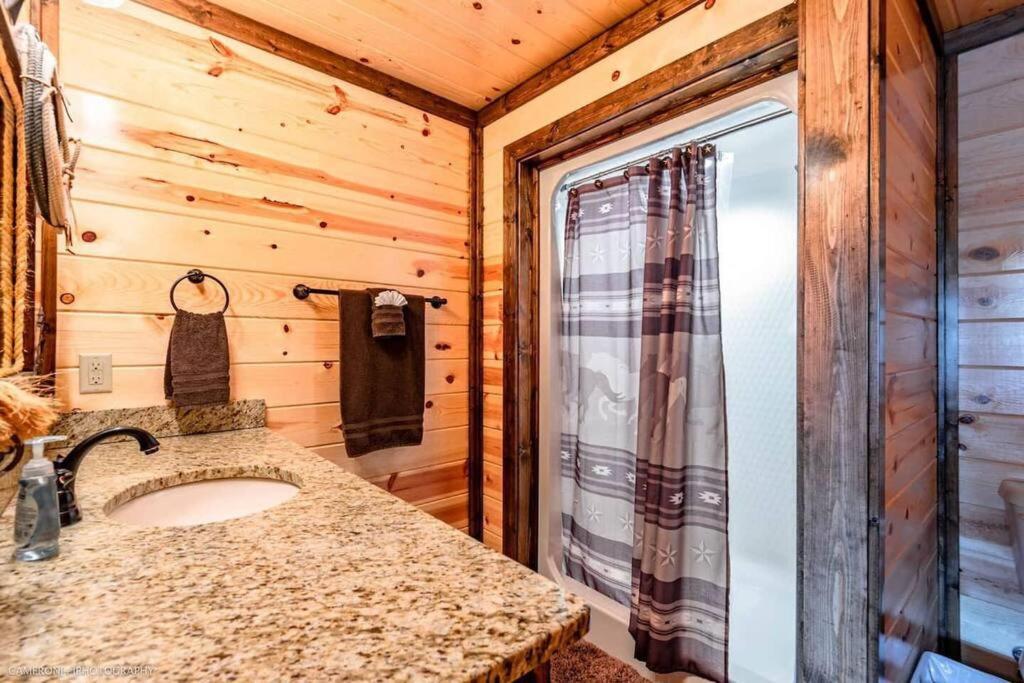 Iron Horse Lodge Broken Bow Exterior foto