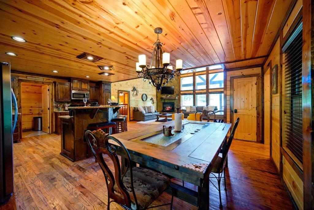 Iron Horse Lodge Broken Bow Exterior foto